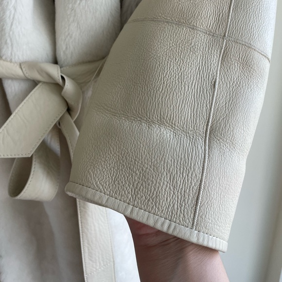 MM reversible shearling coat. - Picture 7 of 15